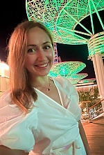 Ukrainian mail order bride Mariana from New York with light brown hair and green eye color - image 10