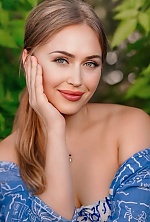 Ukrainian mail order bride Mariana from New York with light brown hair and green eye color - image 5