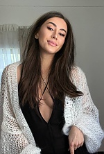 Ukrainian mail order bride Valentyna from Saint-Tropez with brunette hair and brown eye color - image 4