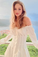 Ukrainian mail order bride Alexsandra from Kyiv with blonde hair and green eye color - image 2