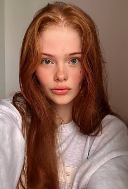 Sofiia, 18 y.o. from Hangzhou, China
