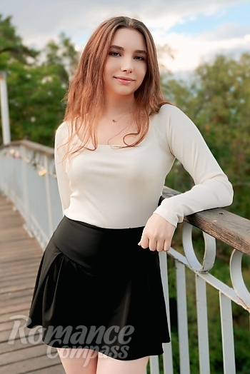 Ukrainian mail order bride Julia from Cherkasy with light brown hair and brown eye color - image 1