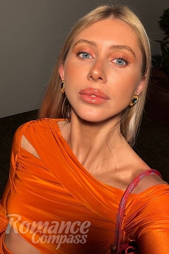 Ukrainian mail order bride Katerina from Lisbon with blonde hair and blue eye color - image 1