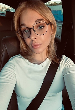 Anhelika, 19 y.o. from Prague, Czech Rep.