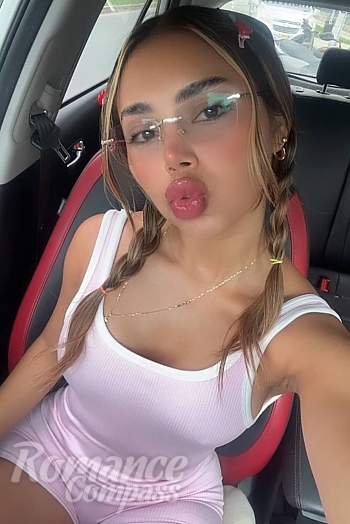Ukrainian mail order bride Jenifer from Santiago Apóstol with light brown hair and brown eye color - image 1