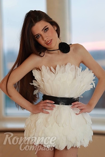 Ukrainian mail order bride Oleksandra from Traverse City with light brown hair and brown eye color - image 1