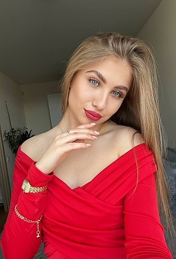 Yuliia, 21 y.o. from Kyiv, Ukraine