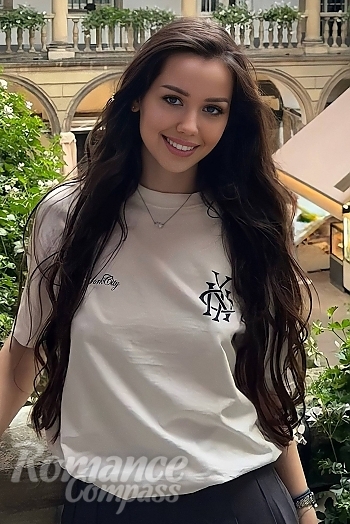 Ukrainian mail order bride Yelyzaveta from Mukachevo with brunette hair and brown eye color - image 1