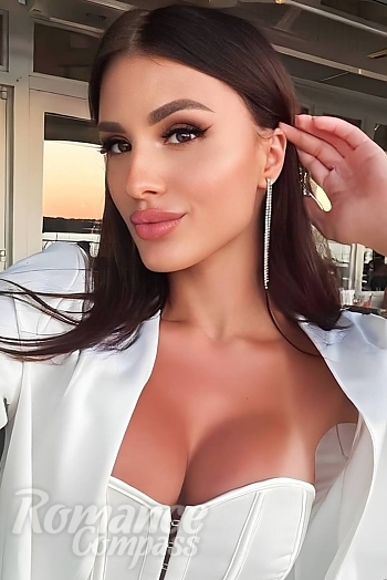 Ukrainian mail order bride Alisa from Tampa with brunette hair and brown eye color - image 1