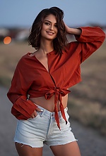 Ukrainian mail order bride Lina from Freiberg am Neckar with brunette hair and brown eye color - image 2