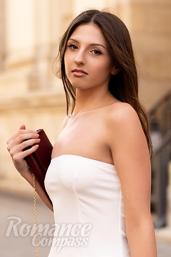 Ukrainian mail order bride Yaryna from Dubliany with brunette hair and brown eye color - image 1