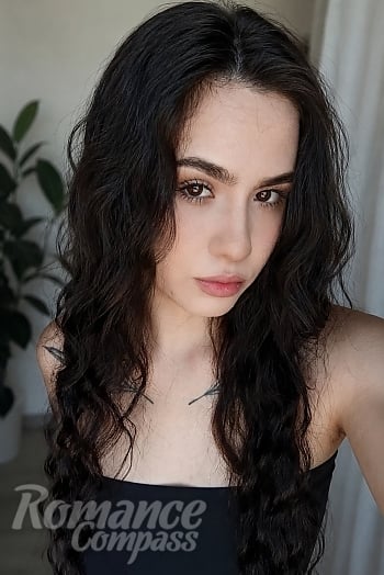 Ukrainian mail order bride Angelina from Ashgabat with brunette hair and brown eye color - image 1