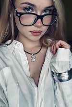 Ukrainian mail order bride Yana from Lutsk with brunette hair and blue eye color - image 2